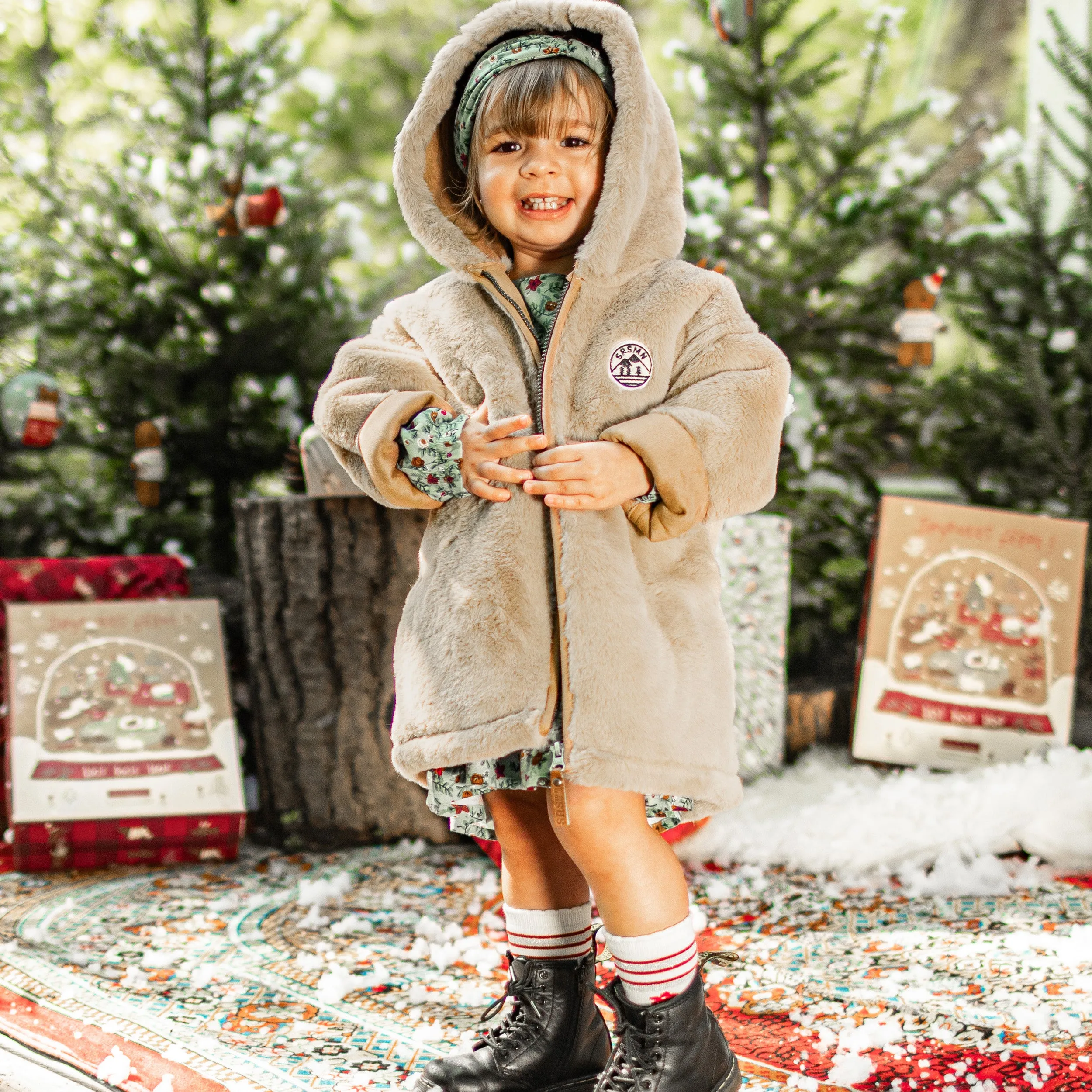 Manteau long beige en fausse fourrure, bébé || Long beige faux fur coat, baby