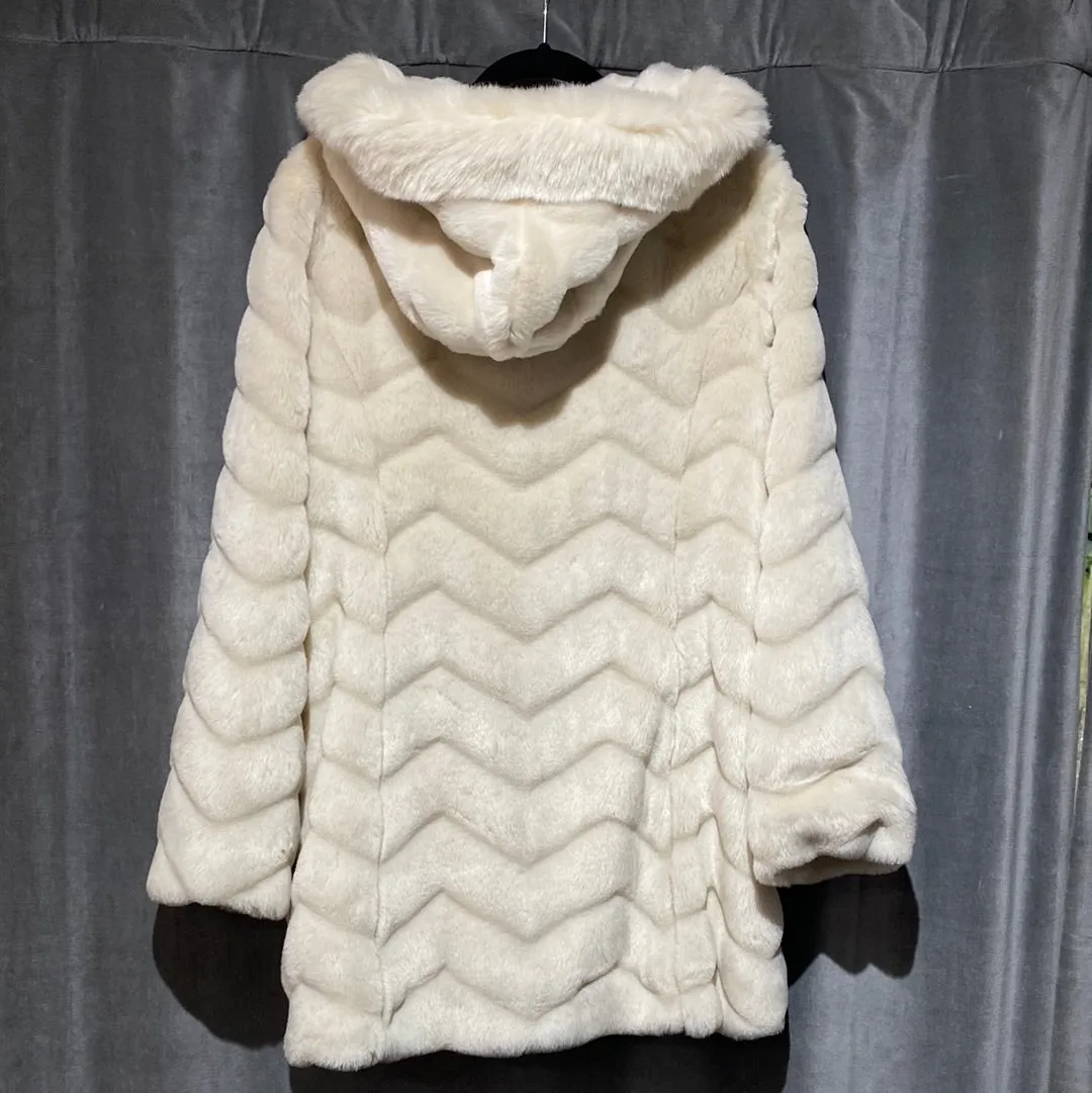 Portrait vory Hooded Faux Fur Coat