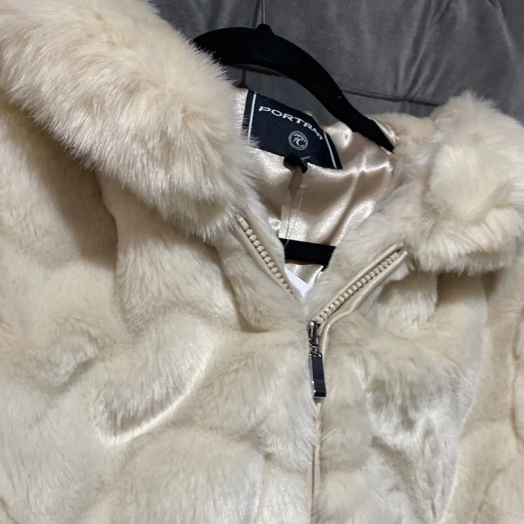 Portrait vory Hooded Faux Fur Coat