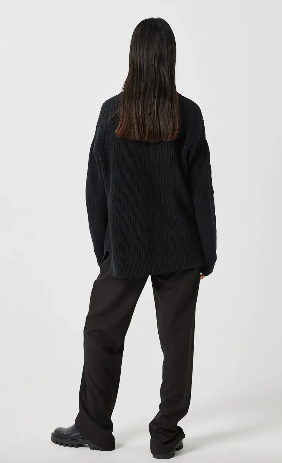 The Kilia Sweater by Minimum - Black